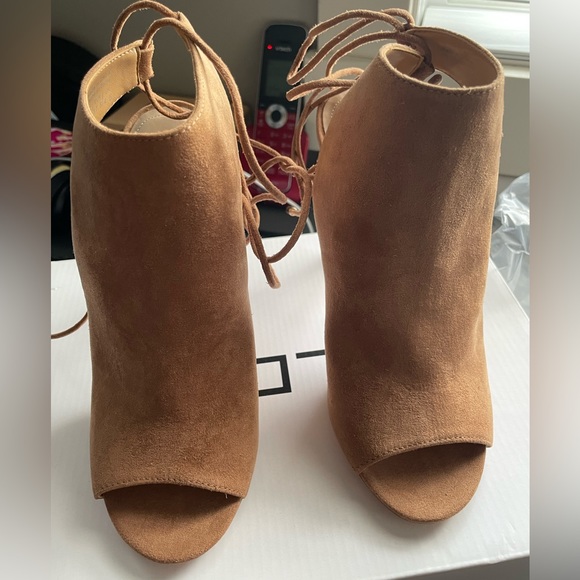 ALDO Booties with ankle tie - Picture 3 of 9